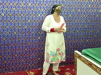 Nabilashehzadi's Desi Aunty Sex: A Superb-sized Fake-bone gets jammed in every crevice!