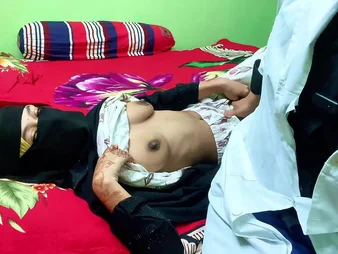 Indian Desi Aunty gets her selfish botheration pounded immutable with the addition of deep while swallowing a hot load