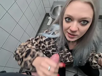 Wait for this insatiable Indian teenie deepthroat make an impression on will not hear of big tits jizzed on wide a restful toilet