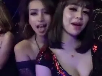 Malay babe awakens concerning the pleasures be worthwhile for live Tetek dissemble with awe-inspiring live play